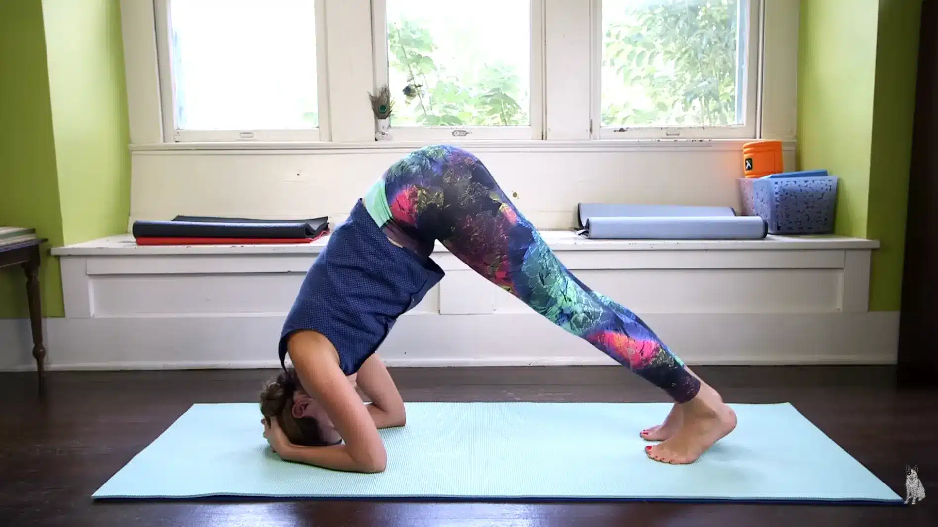 beginner headstand tuck hold near the floor