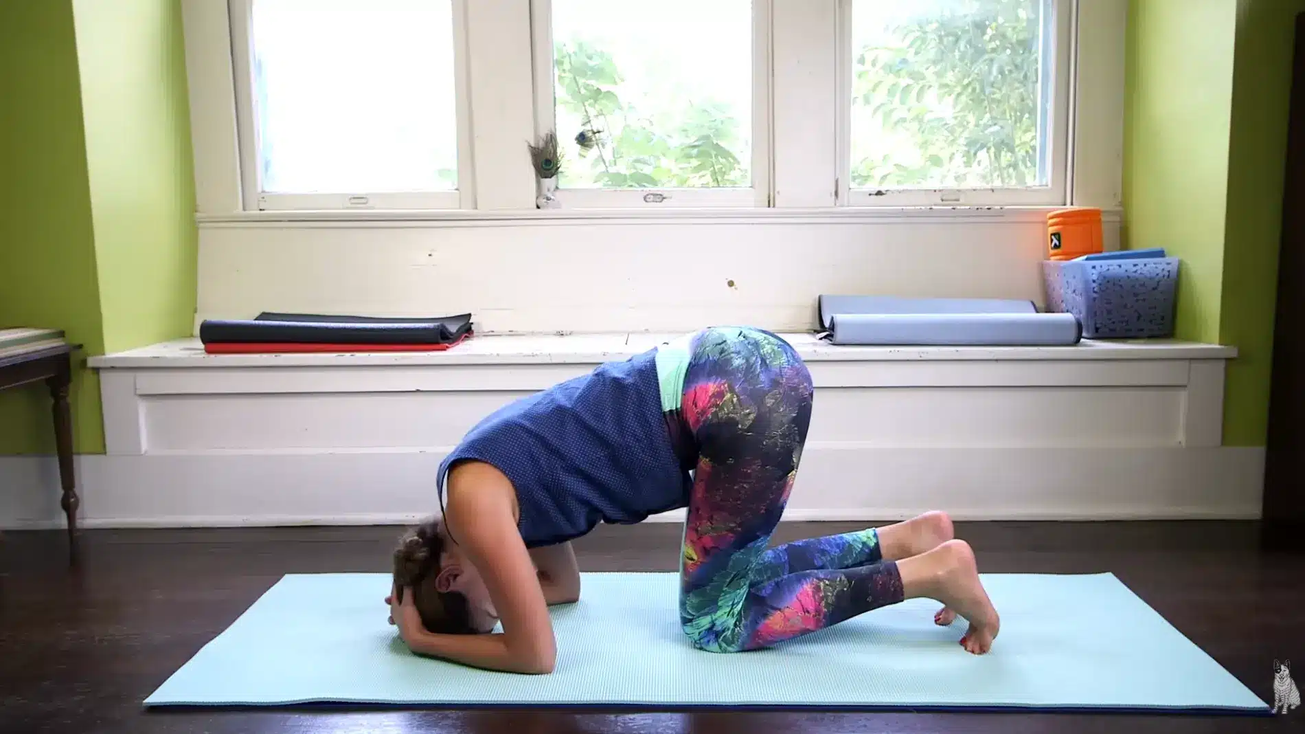 head and hand placement for yoga headstand