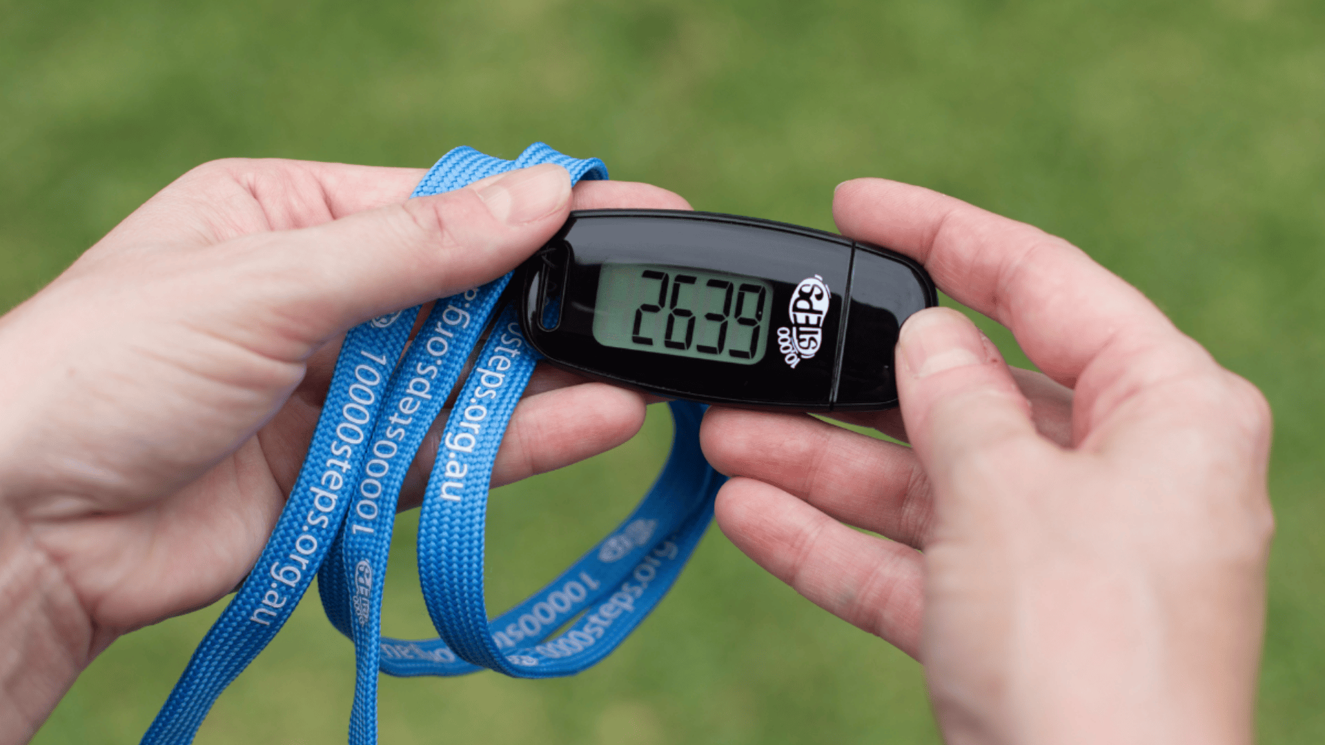 how does a pedometer help people reach their fitness goals?