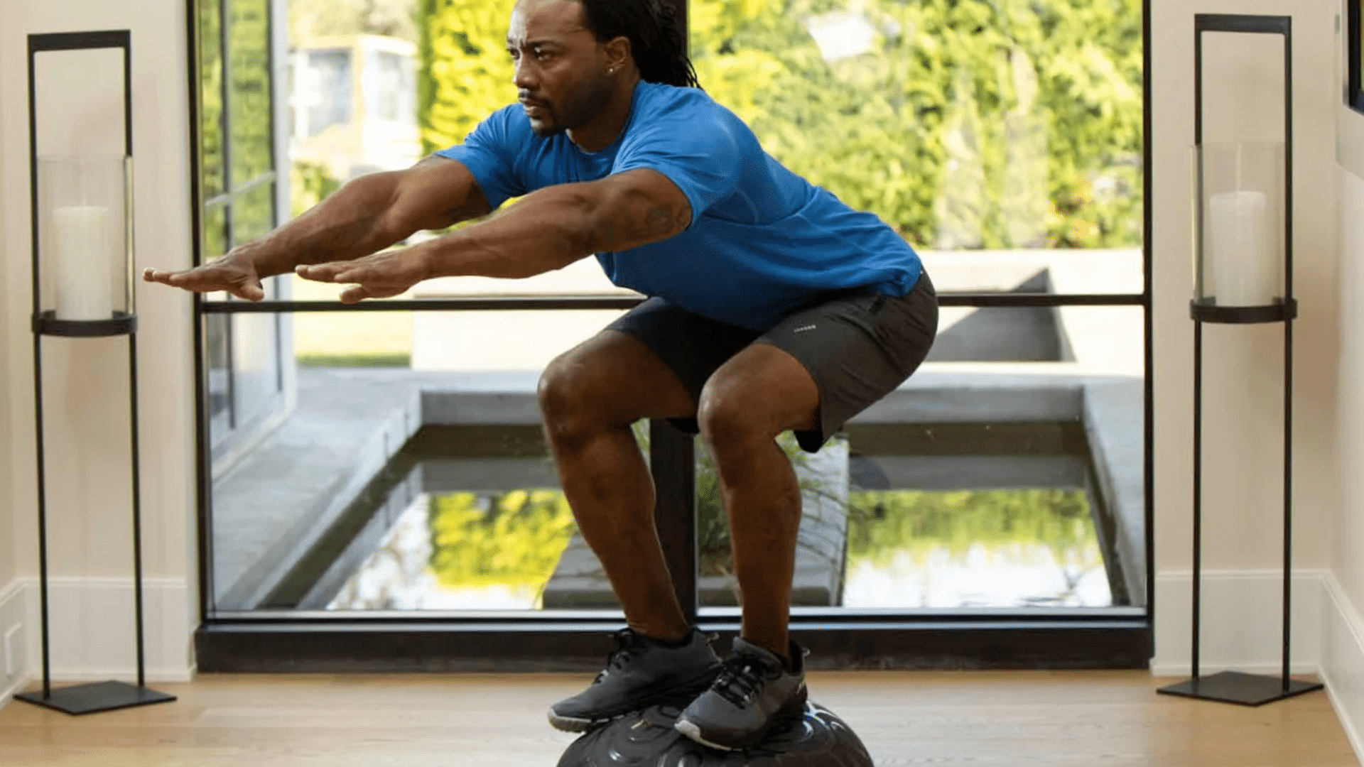 squat with balanced focus